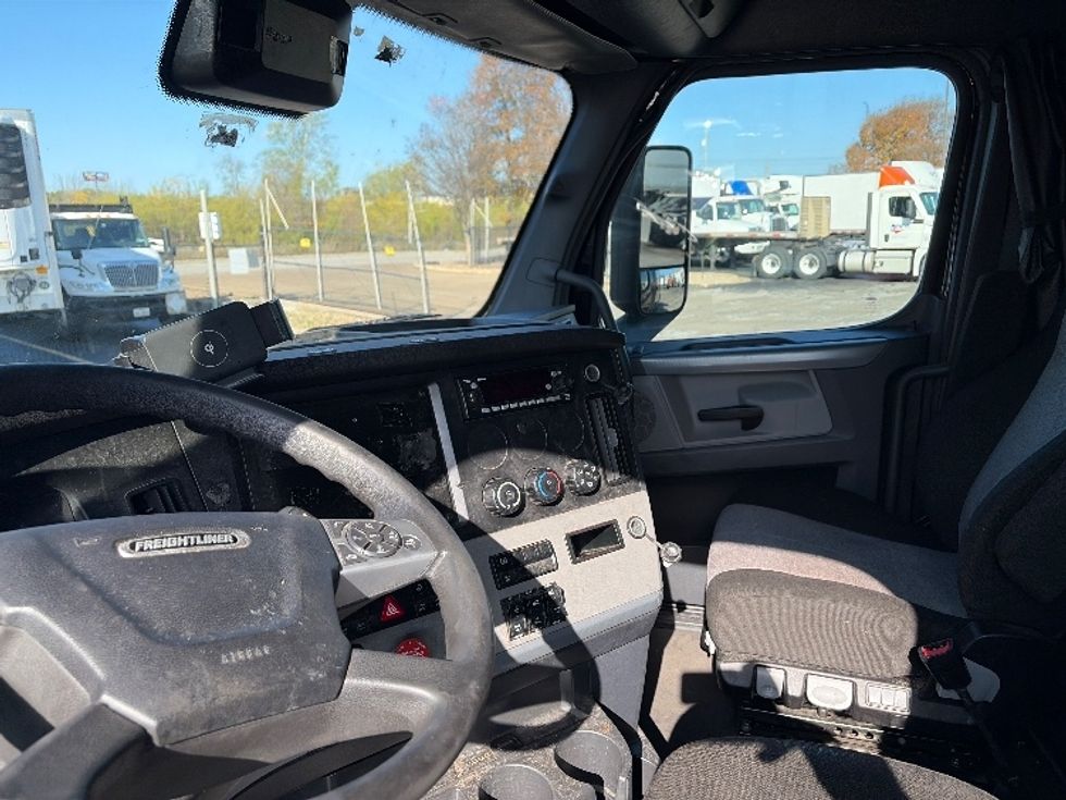 Sleeper Tractor-Heavy Duty Tractors-Freightliner-2022-T12664ST-San Antonio-TX-445,343\n\t\tmiles-$ 77,500 - Image 10