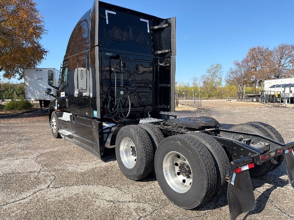 Sleeper Tractor-Heavy Duty Tractors-Freightliner-2022-T12664ST-San Antonio-TX-445,343\n\t\tmiles-$ 77,500 - Image 5