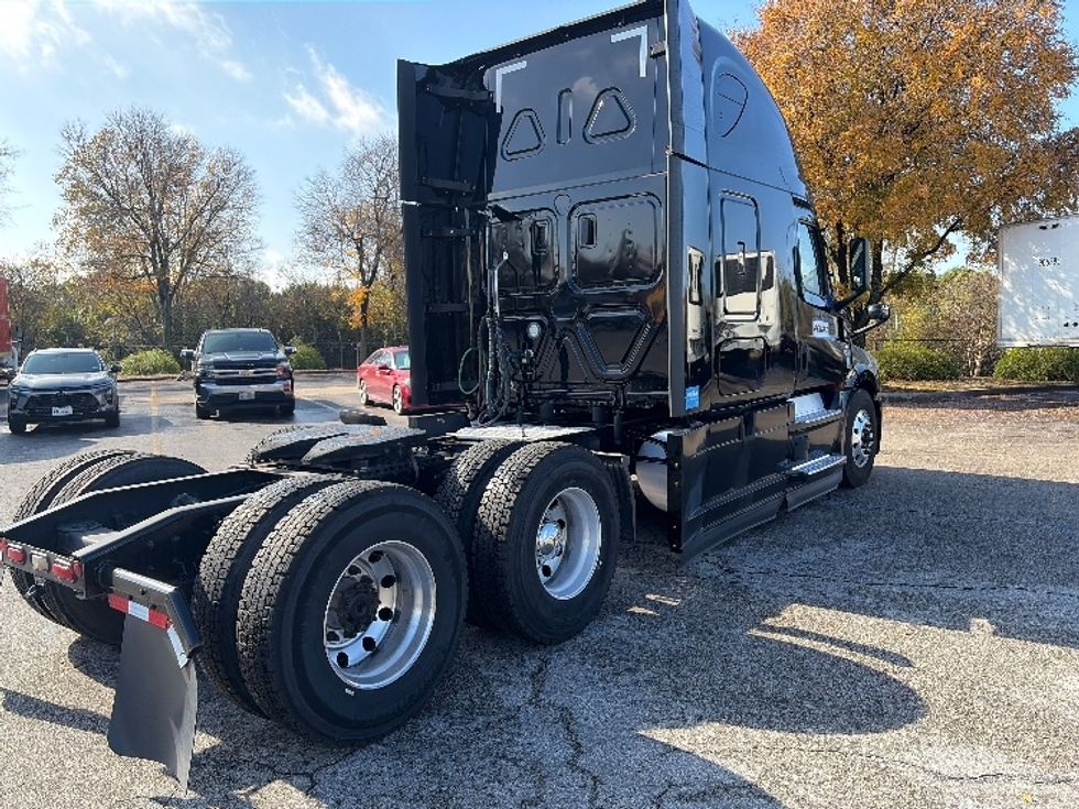 Sleeper Tractor-Heavy Duty Tractors-Freightliner-2022-T12664ST-San Antonio-TX-445,343\n\t\tmiles-$ 77,500 - Image 7