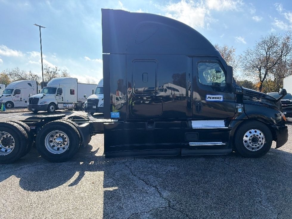 Sleeper Tractor-Heavy Duty Tractors-Freightliner-2022-T12664ST-San Antonio-TX-445,343\n\t\tmiles-$ 77,500 - Image 8