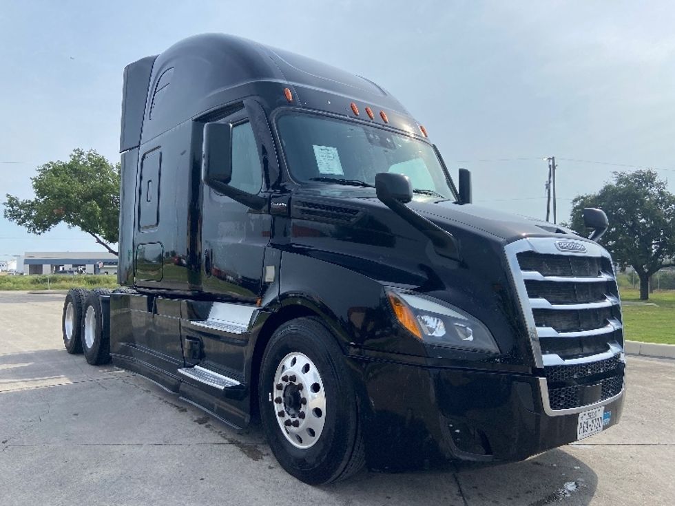 Sleeper Tractor-Heavy Duty Tractors-Freightliner-2022-T12664ST-San Antonio-TX-445,365\n\t\tmiles-$ 81,500 - Image 1