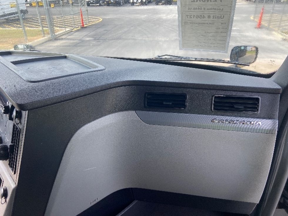 Sleeper Tractor-Heavy Duty Tractors-Freightliner-2022-T12664ST-San Antonio-TX-445,365\n\t\tmiles-$ 81,500 - Image 14