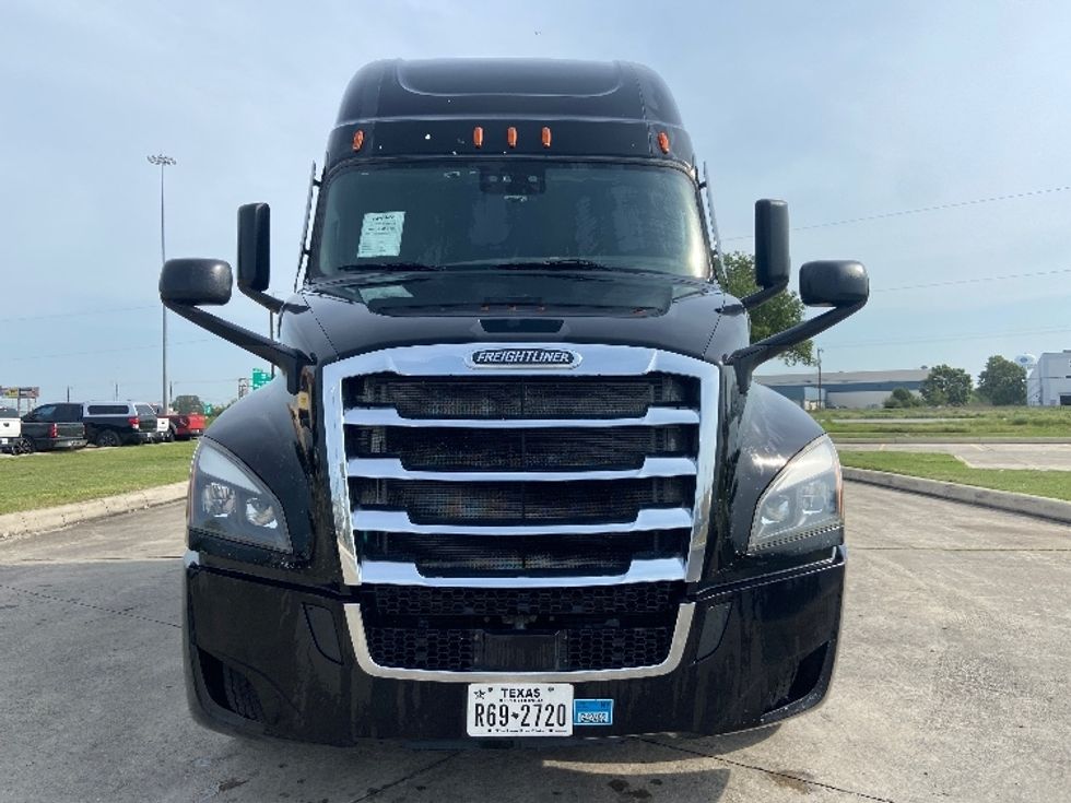 Sleeper Tractor-Heavy Duty Tractors-Freightliner-2022-T12664ST-San Antonio-TX-445,365\n\t\tmiles-$ 81,500 - Image 2