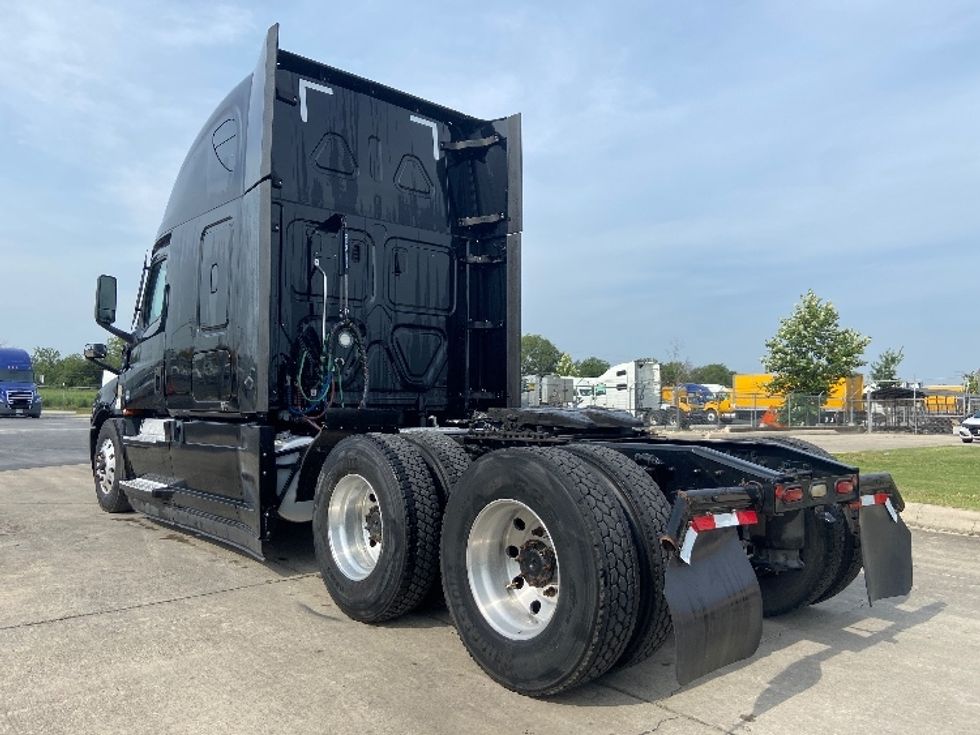 Sleeper Tractor-Heavy Duty Tractors-Freightliner-2022-T12664ST-San Antonio-TX-445,365\n\t\tmiles-$ 81,500 - Image 5