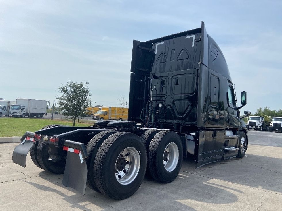 Sleeper Tractor-Heavy Duty Tractors-Freightliner-2022-T12664ST-San Antonio-TX-445,365\n\t\tmiles-$ 81,500 - Image 7