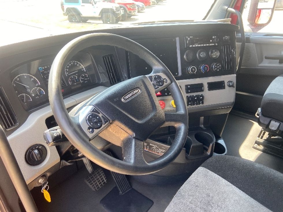 Sleeper Tractor-Heavy Duty Tractors-Freightliner-2022-T12664ST-San Antonio-TX-445,581\n\t\tmiles-$ 84,500 - Image 10