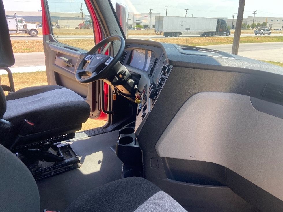 Sleeper Tractor-Heavy Duty Tractors-Freightliner-2022-T12664ST-San Antonio-TX-445,581\n\t\tmiles-$ 84,500 - Image 15