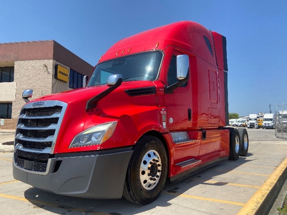 Sleeper Tractor-Heavy Duty Tractors-Freightliner-2022-T12664ST-San Antonio-TX-445,581\n\t\tmiles-$ 84,500 - Image 3