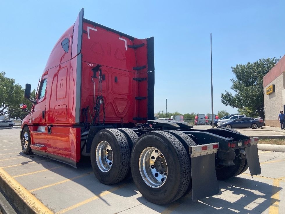 Sleeper Tractor-Heavy Duty Tractors-Freightliner-2022-T12664ST-San Antonio-TX-445,581\n\t\tmiles-$ 84,500 - Image 5