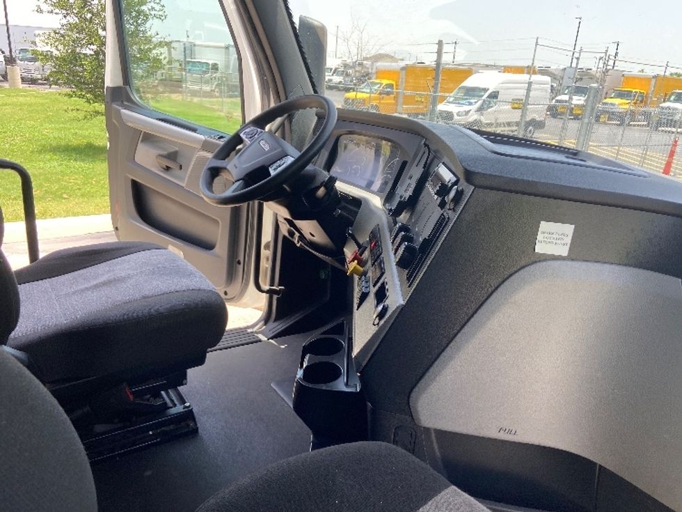 Sleeper Tractor-Heavy Duty Tractors-Freightliner-2022-T12664ST-San Antonio-TX-447,635\n\t\tmiles-$ 82,500 - Image 15