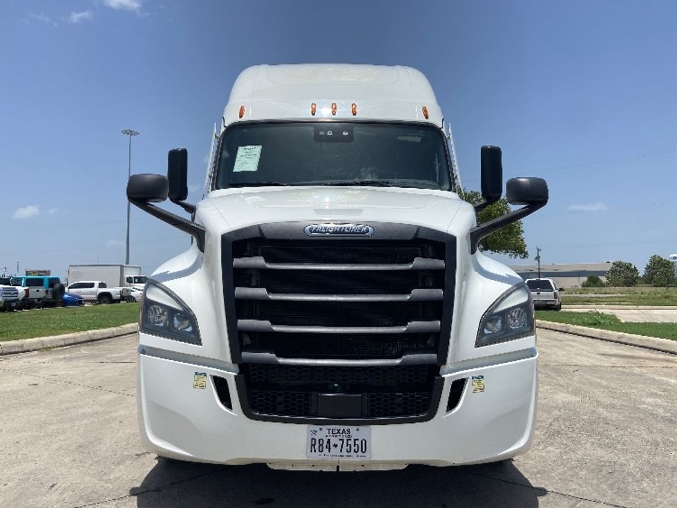 Sleeper Tractor-Heavy Duty Tractors-Freightliner-2022-T12664ST-San Antonio-TX-447,635\n\t\tmiles-$ 82,500 - Image 2