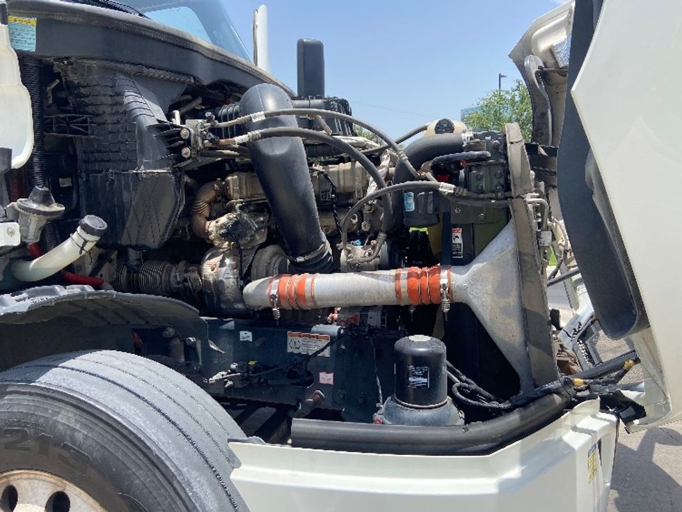 Sleeper Tractor-Heavy Duty Tractors-Freightliner-2022-T12664ST-San Antonio-TX-447,635\n\t\tmiles-$ 82,500 - Image 20