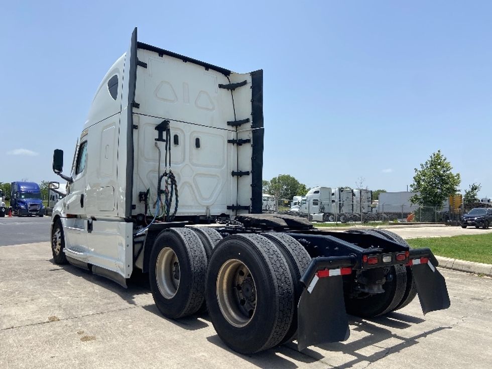 Sleeper Tractor-Heavy Duty Tractors-Freightliner-2022-T12664ST-San Antonio-TX-447,635\n\t\tmiles-$ 82,500 - Image 5