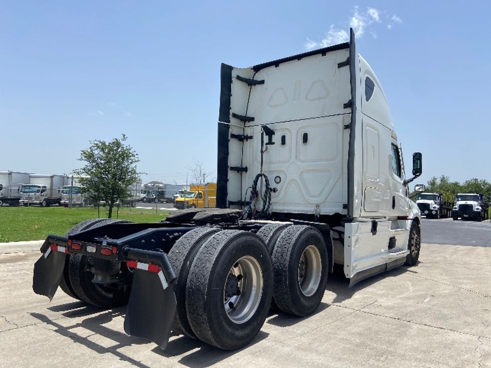 Sleeper Tractor-Heavy Duty Tractors-Freightliner-2022-T12664ST-San Antonio-TX-447,635\n\t\tmiles-$ 82,500 - Image 7