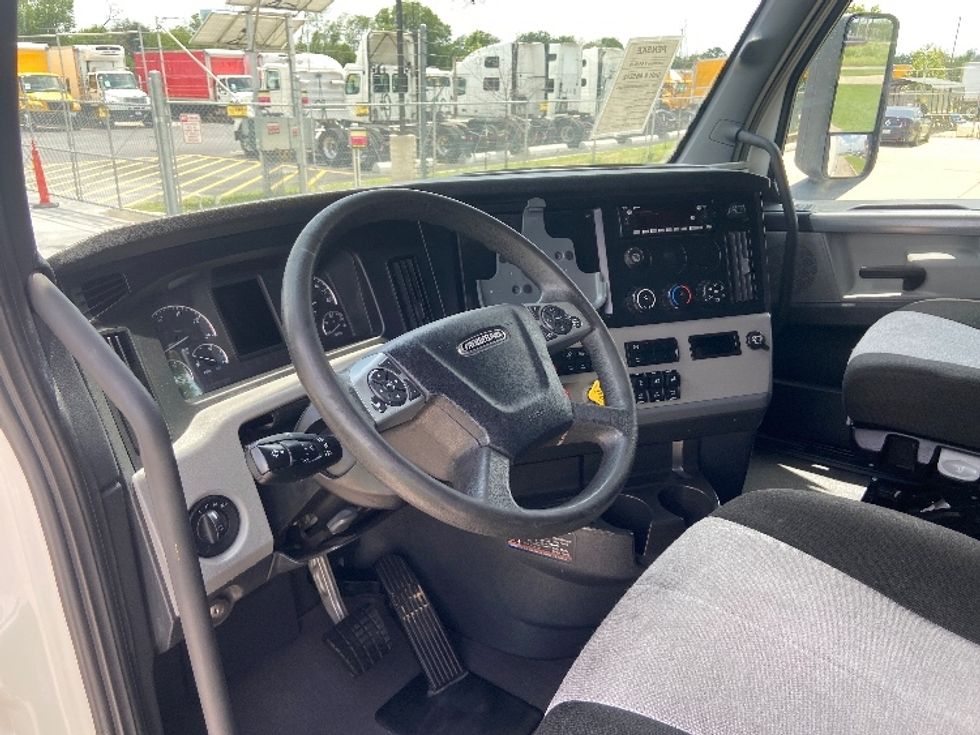 Sleeper Tractor-Heavy Duty Tractors-Freightliner-2022-T12664ST-San Antonio-TX-452,030\n\t\tmiles-$ 79,750 - Image 10