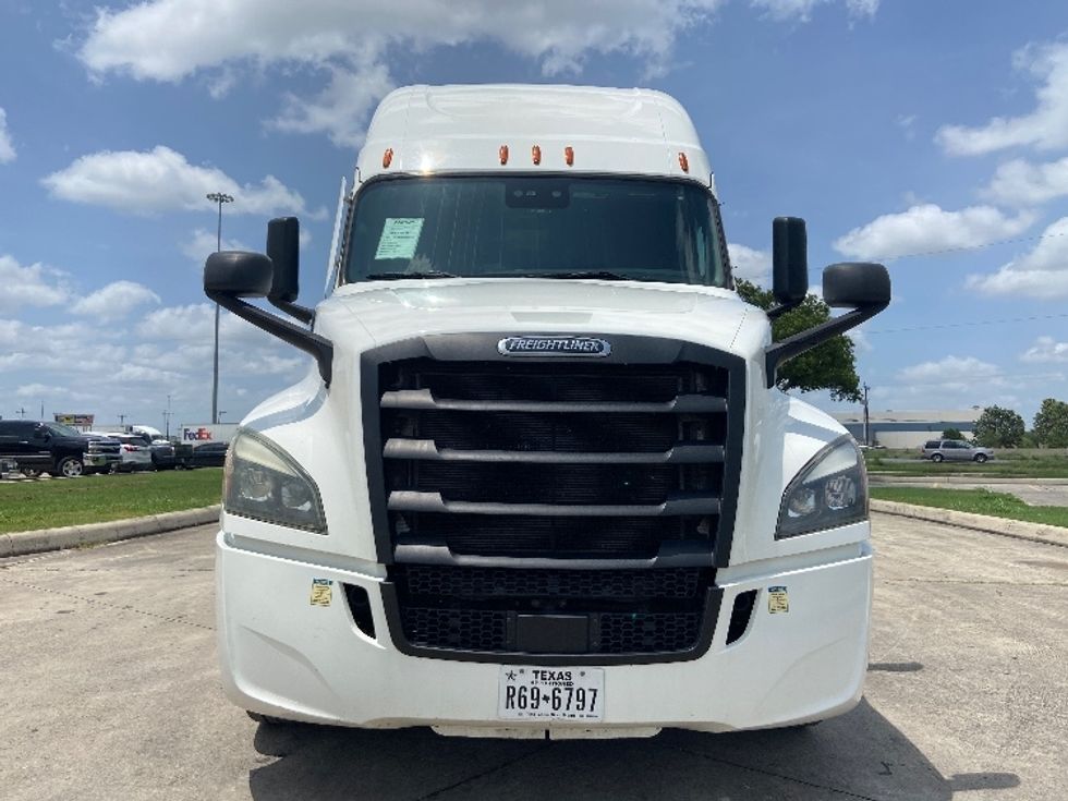 Sleeper Tractor-Heavy Duty Tractors-Freightliner-2022-T12664ST-San Antonio-TX-452,030\n\t\tmiles-$ 79,750 - Image 2