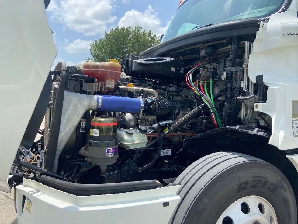Sleeper Tractor-Heavy Duty Tractors-Freightliner-2022-T12664ST-San Antonio-TX-452,030\n\t\tmiles-$ 79,750 - Image 21