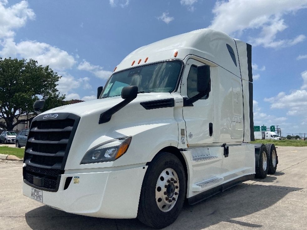 Sleeper Tractor-Heavy Duty Tractors-Freightliner-2022-T12664ST-San Antonio-TX-452,030\n\t\tmiles-$ 79,750 - Image 3