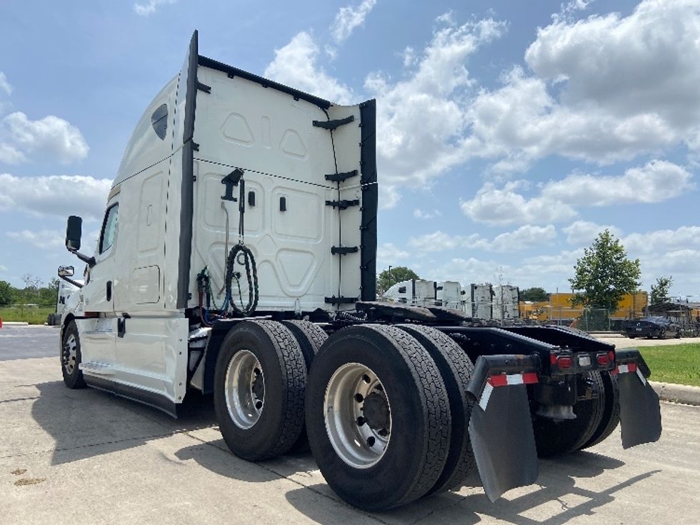 Sleeper Tractor-Heavy Duty Tractors-Freightliner-2022-T12664ST-San Antonio-TX-452,030\n\t\tmiles-$ 79,750 - Image 5