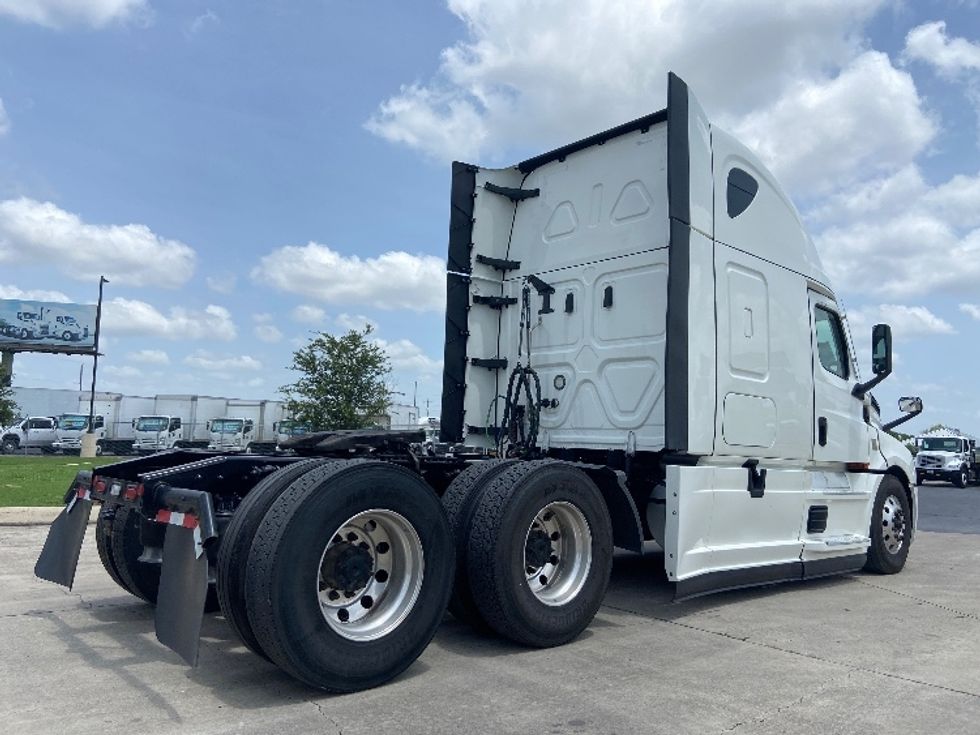 Sleeper Tractor-Heavy Duty Tractors-Freightliner-2022-T12664ST-San Antonio-TX-452,030\n\t\tmiles-$ 79,750 - Image 7