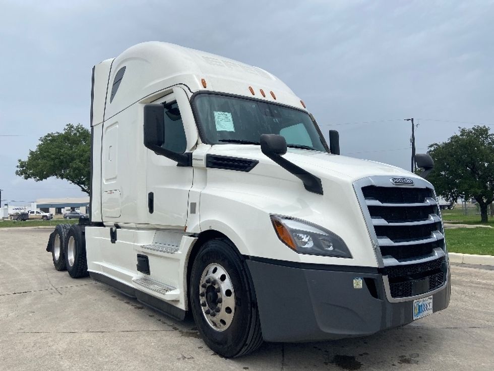 Sleeper Tractor-Heavy Duty Tractors-Freightliner-2022-T12664ST-San Antonio-TX-458,292\n\t\tmiles-$ 75,250 - Image 1