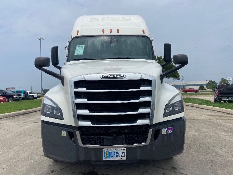 Sleeper Tractor-Heavy Duty Tractors-Freightliner-2022-T12664ST-San Antonio-TX-458,292\n\t\tmiles-$ 75,250 - Image 2