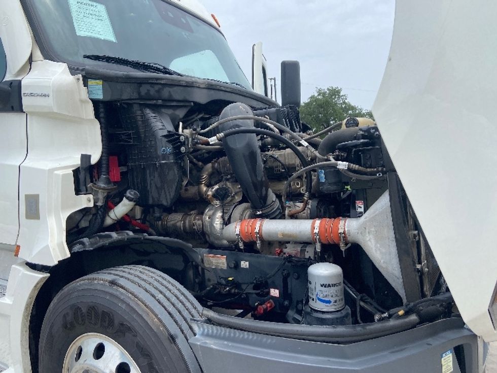 Sleeper Tractor-Heavy Duty Tractors-Freightliner-2022-T12664ST-San Antonio-TX-458,292\n\t\tmiles-$ 75,250 - Image 20