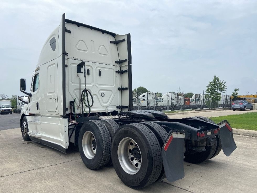 Sleeper Tractor-Heavy Duty Tractors-Freightliner-2022-T12664ST-San Antonio-TX-458,292\n\t\tmiles-$ 75,250 - Image 5