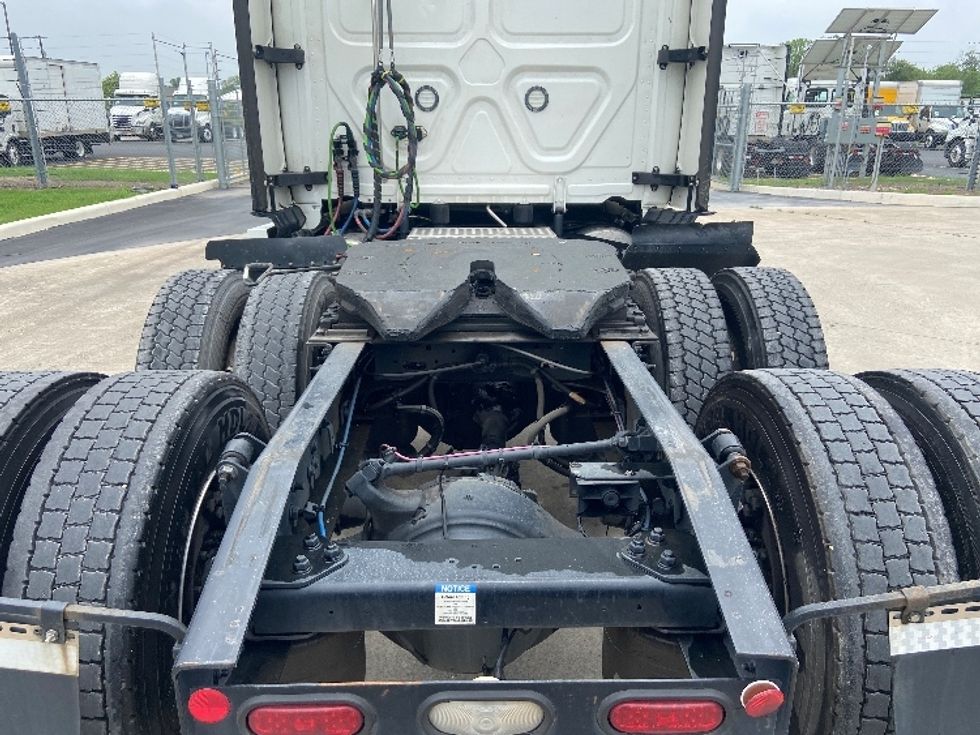 Sleeper Tractor-Heavy Duty Tractors-Freightliner-2022-T12664ST-San Antonio-TX-458,292\n\t\tmiles-$ 75,250 - Image 6