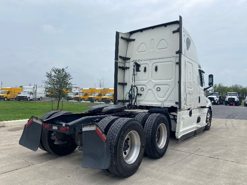 Sleeper Tractor-Heavy Duty Tractors-Freightliner-2022-T12664ST-San Antonio-TX-458,292\n\t\tmiles-$ 75,250 - Image 7