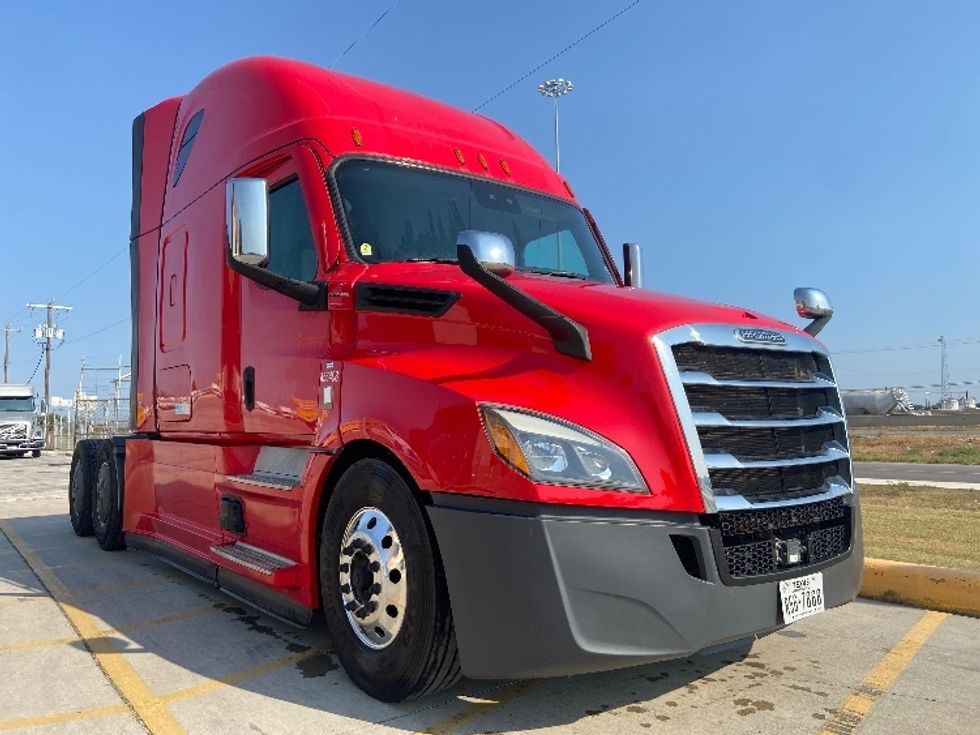 Sleeper Tractor-Heavy Duty Tractors-Freightliner-2022-T12664ST-San Antonio-TX-458,810\n\t\tmiles-$ 82,250 - Image 1