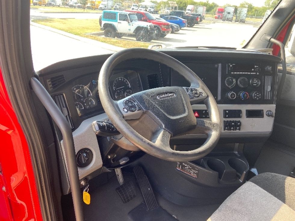 Sleeper Tractor-Heavy Duty Tractors-Freightliner-2022-T12664ST-San Antonio-TX-458,810\n\t\tmiles-$ 82,250 - Image 10