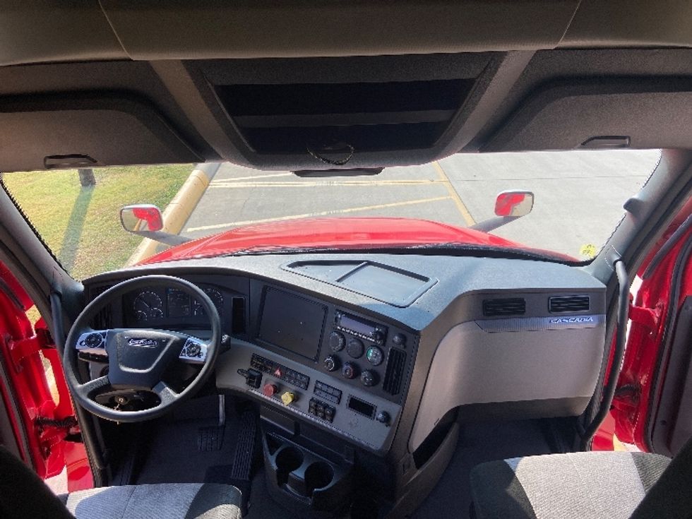 Sleeper Tractor-Heavy Duty Tractors-Freightliner-2022-T12664ST-San Antonio-TX-458,810\n\t\tmiles-$ 82,250 - Image 12
