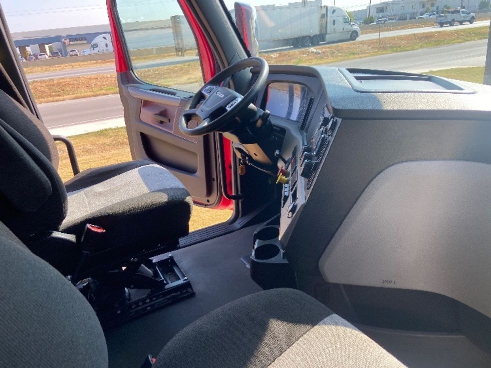 Sleeper Tractor-Heavy Duty Tractors-Freightliner-2022-T12664ST-San Antonio-TX-458,810\n\t\tmiles-$ 82,250 - Image 15