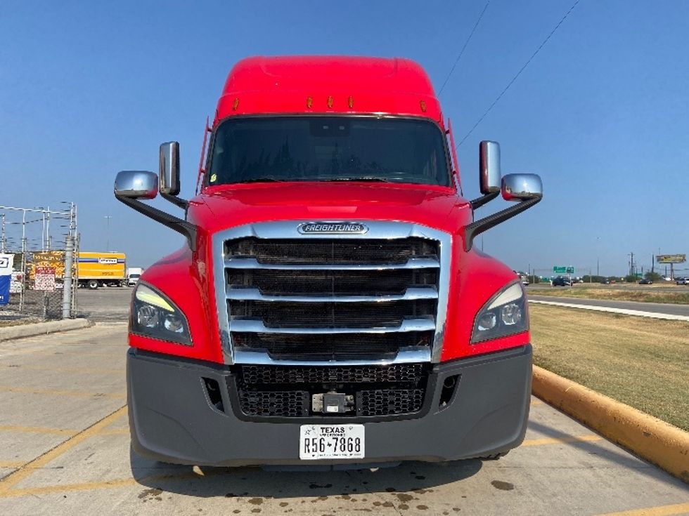 Sleeper Tractor-Heavy Duty Tractors-Freightliner-2022-T12664ST-San Antonio-TX-458,810\n\t\tmiles-$ 82,250 - Image 2
