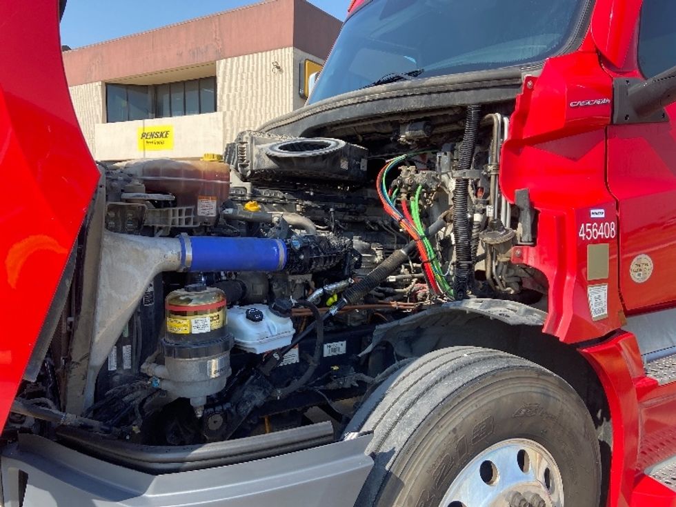 Sleeper Tractor-Heavy Duty Tractors-Freightliner-2022-T12664ST-San Antonio-TX-458,810\n\t\tmiles-$ 82,250 - Image 21