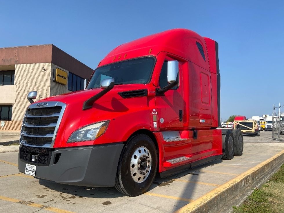 Sleeper Tractor-Heavy Duty Tractors-Freightliner-2022-T12664ST-San Antonio-TX-458,810\n\t\tmiles-$ 82,250 - Image 3
