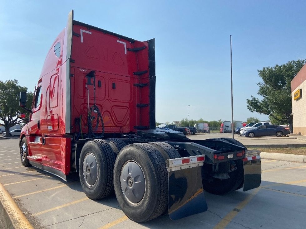 Sleeper Tractor-Heavy Duty Tractors-Freightliner-2022-T12664ST-San Antonio-TX-458,810\n\t\tmiles-$ 82,250 - Image 5