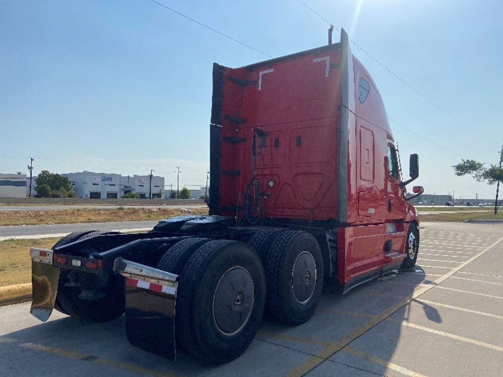 Sleeper Tractor-Heavy Duty Tractors-Freightliner-2022-T12664ST-San Antonio-TX-458,810\n\t\tmiles-$ 82,250 - Image 7