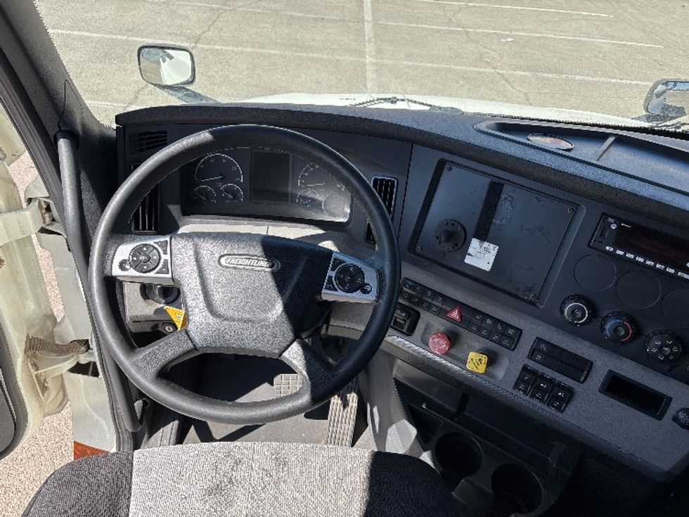 Sleeper Tractor-Heavy Duty Tractors-Freightliner-2022-T12664ST-San Antonio-TX-458,904\n\t\tmiles-$ 77,750 - Image 10