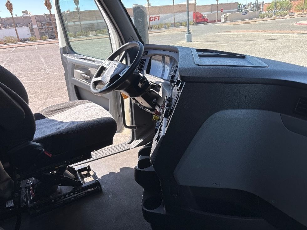 Sleeper Tractor-Heavy Duty Tractors-Freightliner-2022-T12664ST-San Antonio-TX-458,904\n\t\tmiles-$ 77,750 - Image 14