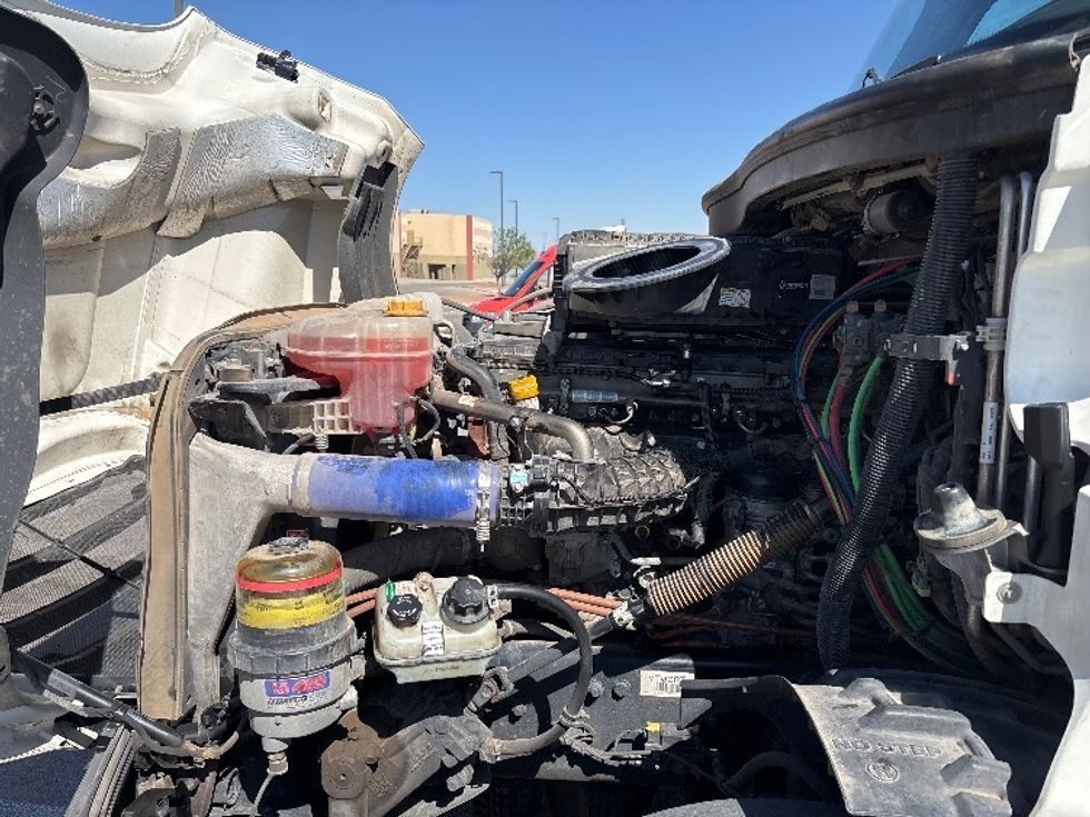 Sleeper Tractor-Heavy Duty Tractors-Freightliner-2022-T12664ST-San Antonio-TX-458,904\n\t\tmiles-$ 77,750 - Image 20