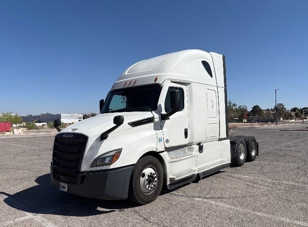 2022 Freightliner Cascadia 126" Sleeper Cab photo 3