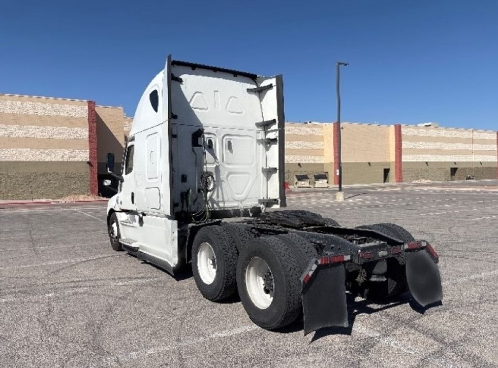 Sleeper Tractor-Heavy Duty Tractors-Freightliner-2022-T12664ST-San Antonio-TX-458,904\n\t\tmiles-$ 77,750 - Image 5