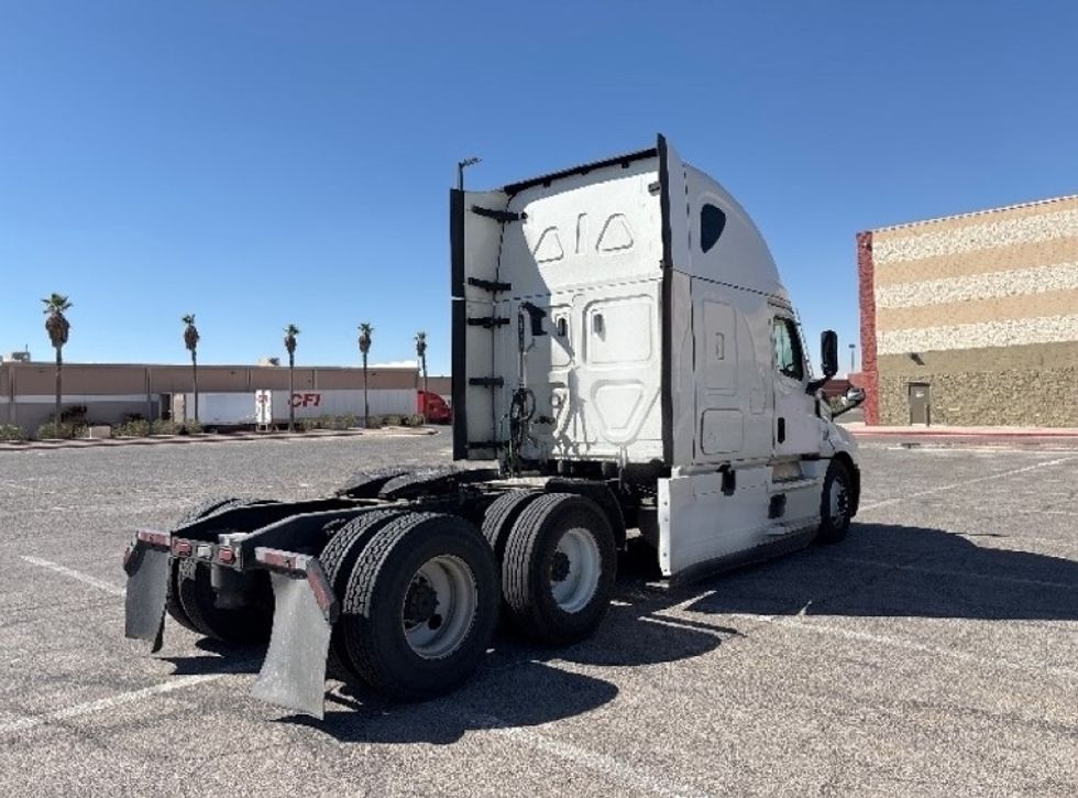 Sleeper Tractor-Heavy Duty Tractors-Freightliner-2022-T12664ST-San Antonio-TX-458,904\n\t\tmiles-$ 77,750 - Image 6