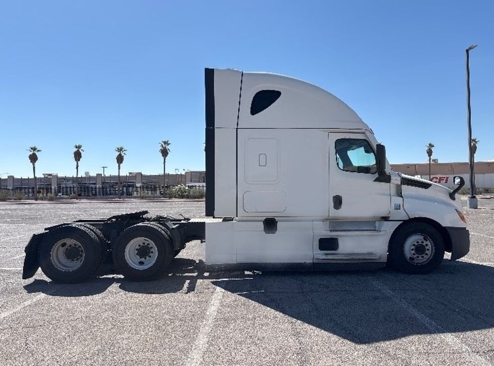 Sleeper Tractor-Heavy Duty Tractors-Freightliner-2022-T12664ST-San Antonio-TX-458,904\n\t\tmiles-$ 77,750 - Image 7