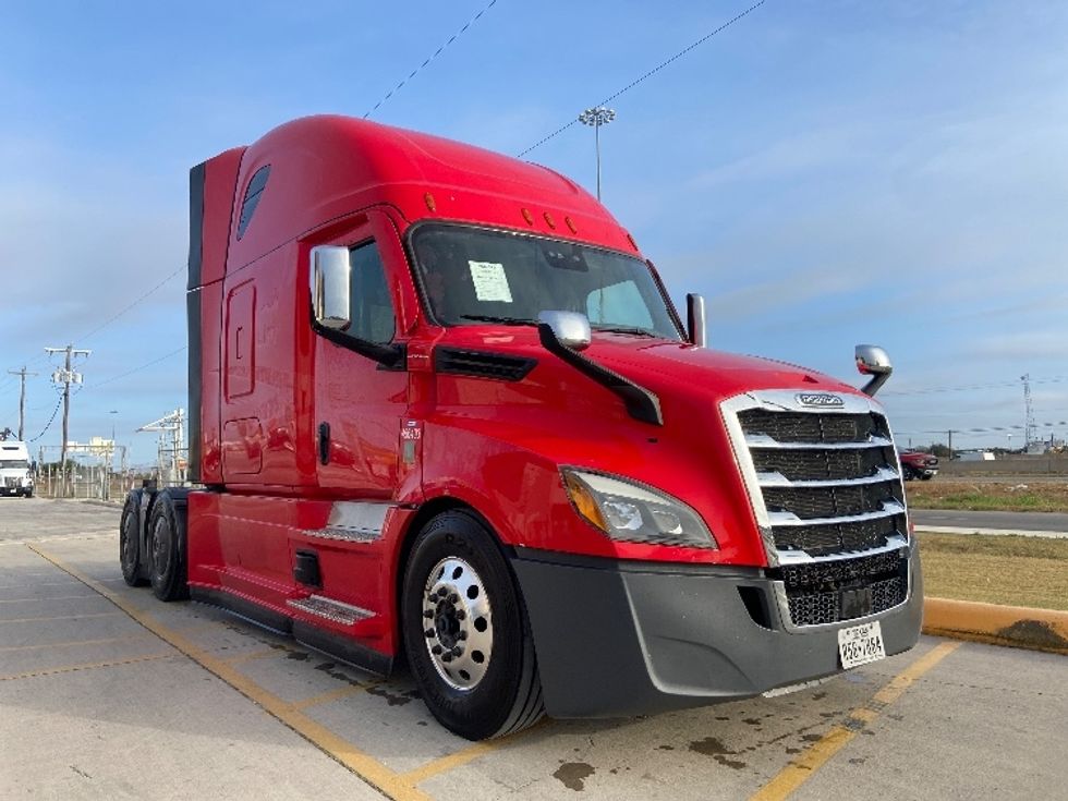 Sleeper Tractor-Heavy Duty Tractors-Freightliner-2022-T12664ST-San Antonio-TX-464,196\n\t\tmiles-$ 78,750 - Image 1