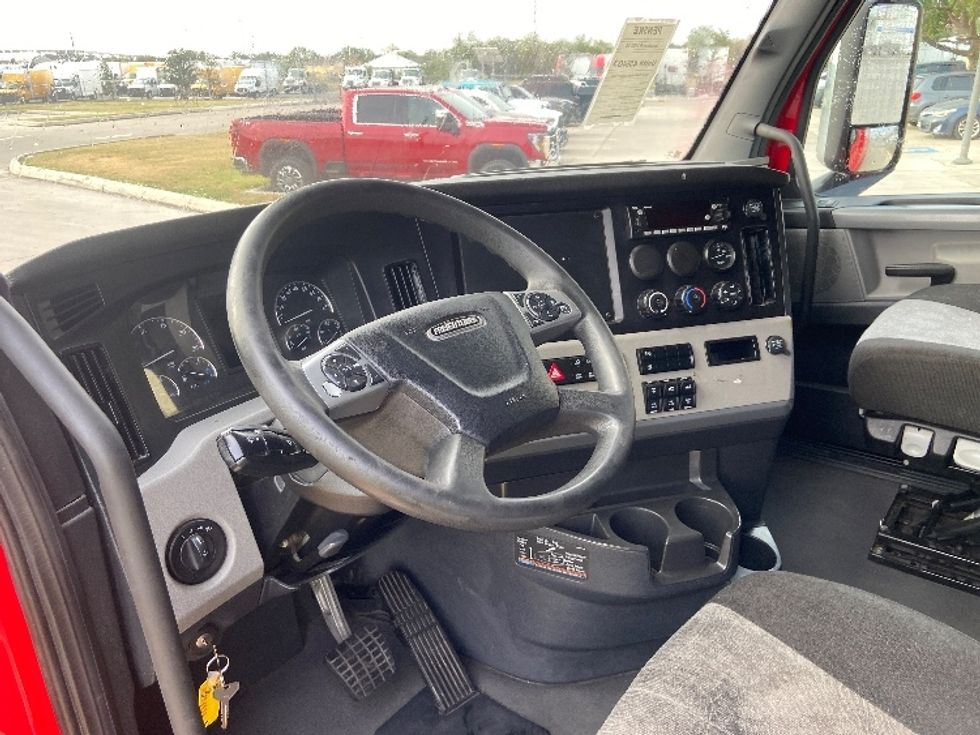 Sleeper Tractor-Heavy Duty Tractors-Freightliner-2022-T12664ST-San Antonio-TX-464,196\n\t\tmiles-$ 78,750 - Image 10