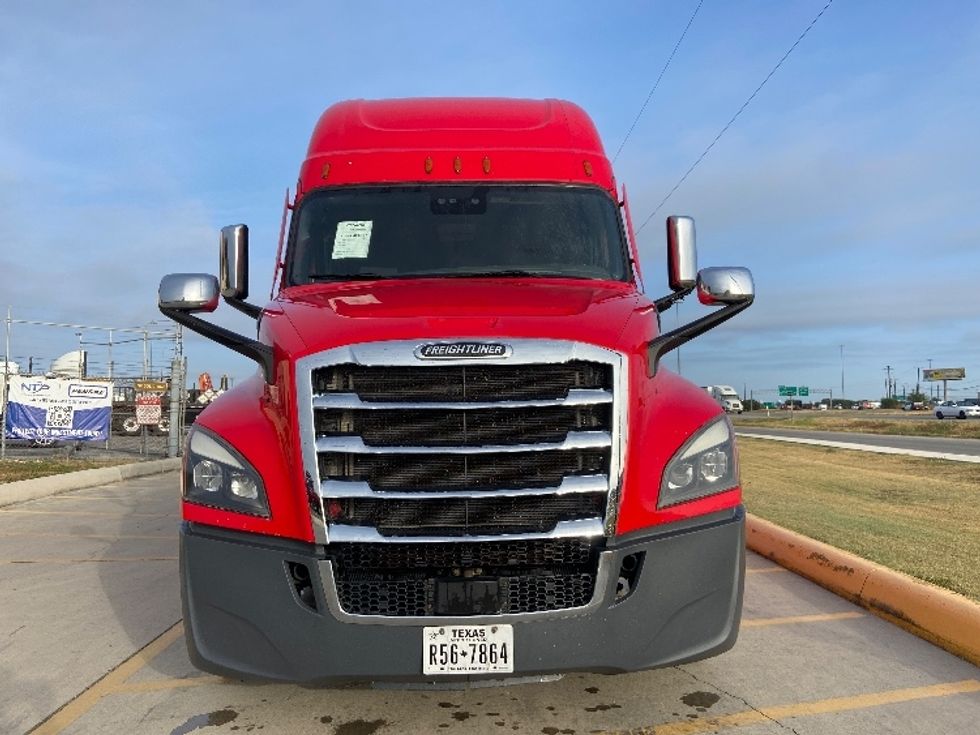 Sleeper Tractor-Heavy Duty Tractors-Freightliner-2022-T12664ST-San Antonio-TX-464,196\n\t\tmiles-$ 78,750 - Image 2