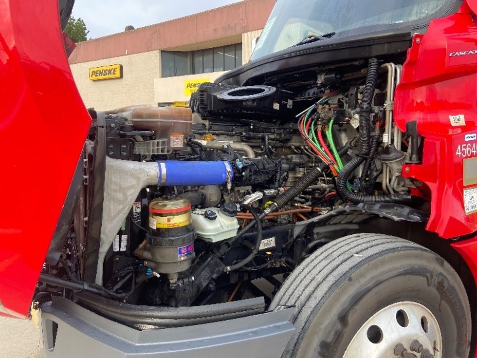 Sleeper Tractor-Heavy Duty Tractors-Freightliner-2022-T12664ST-San Antonio-TX-464,196\n\t\tmiles-$ 78,750 - Image 21